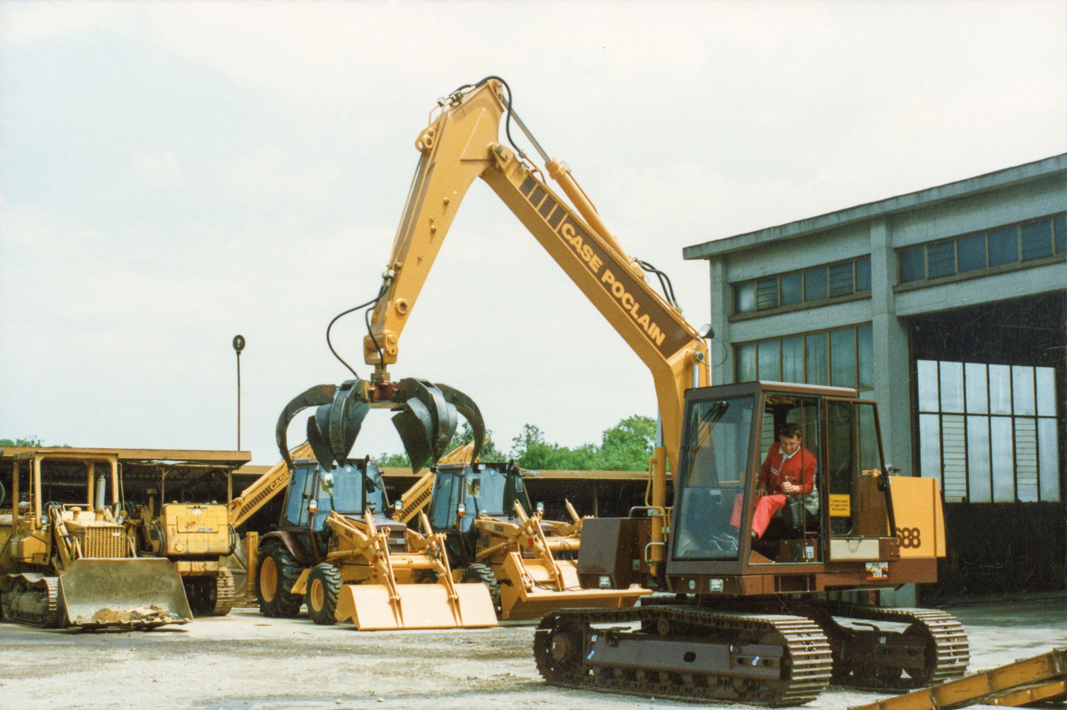 Case poclain Excavator Maneuvers